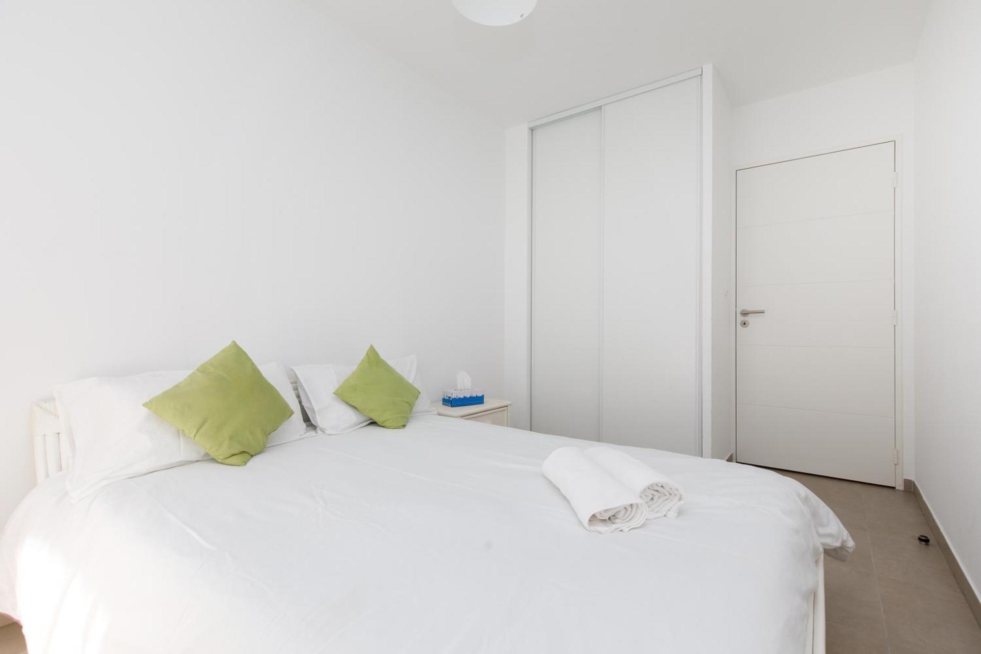 Lovely 2 Bedroom Condo With Pool Vallauris Dış mekan fotoğraf