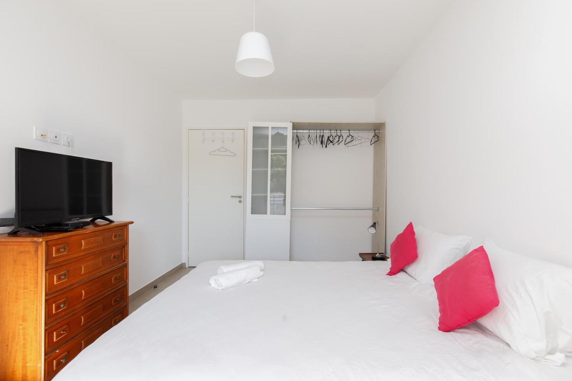Lovely 2 Bedroom Condo With Pool Vallauris Dış mekan fotoğraf