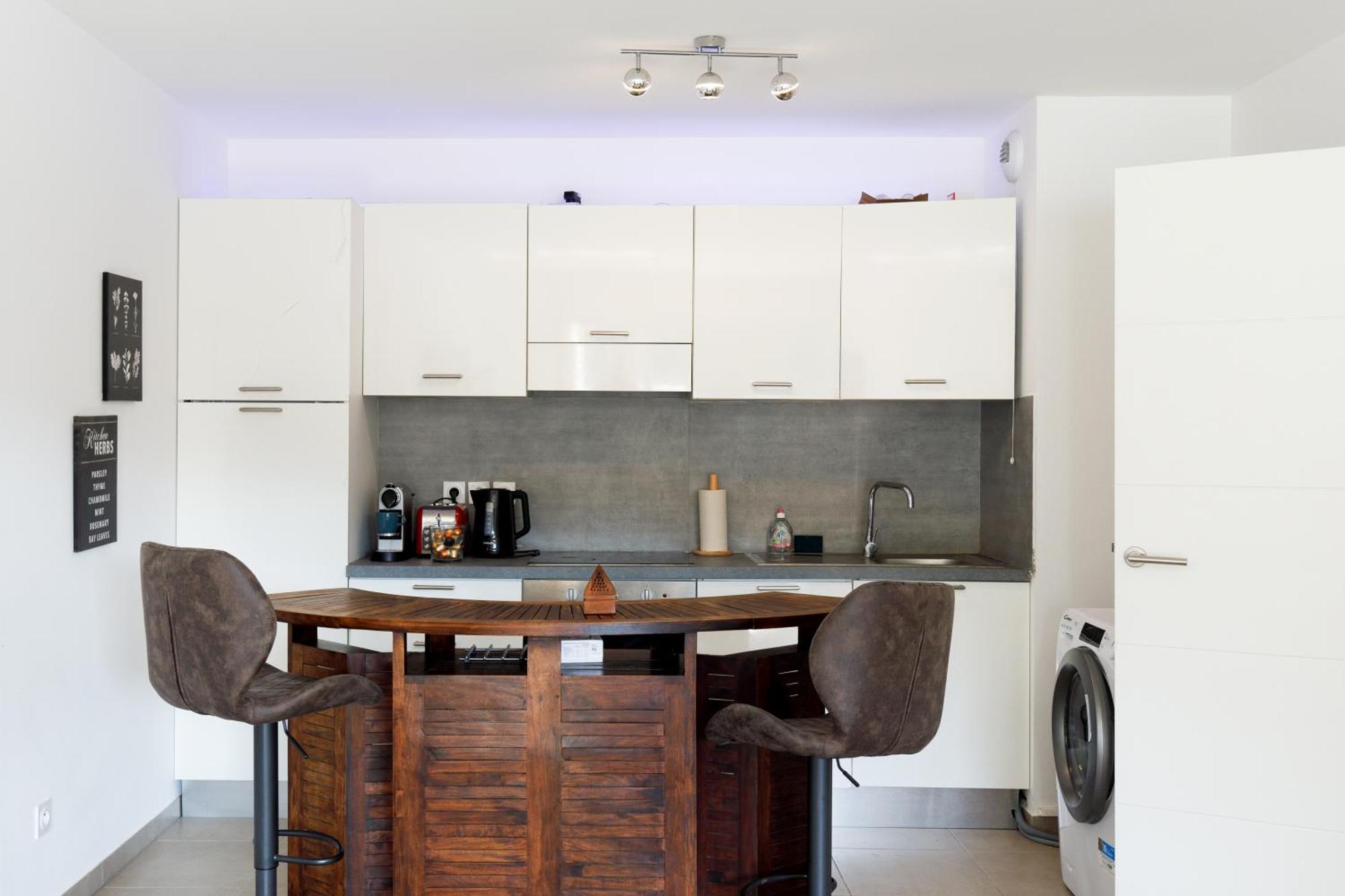Lovely 2 Bedroom Condo With Pool Vallauris Dış mekan fotoğraf