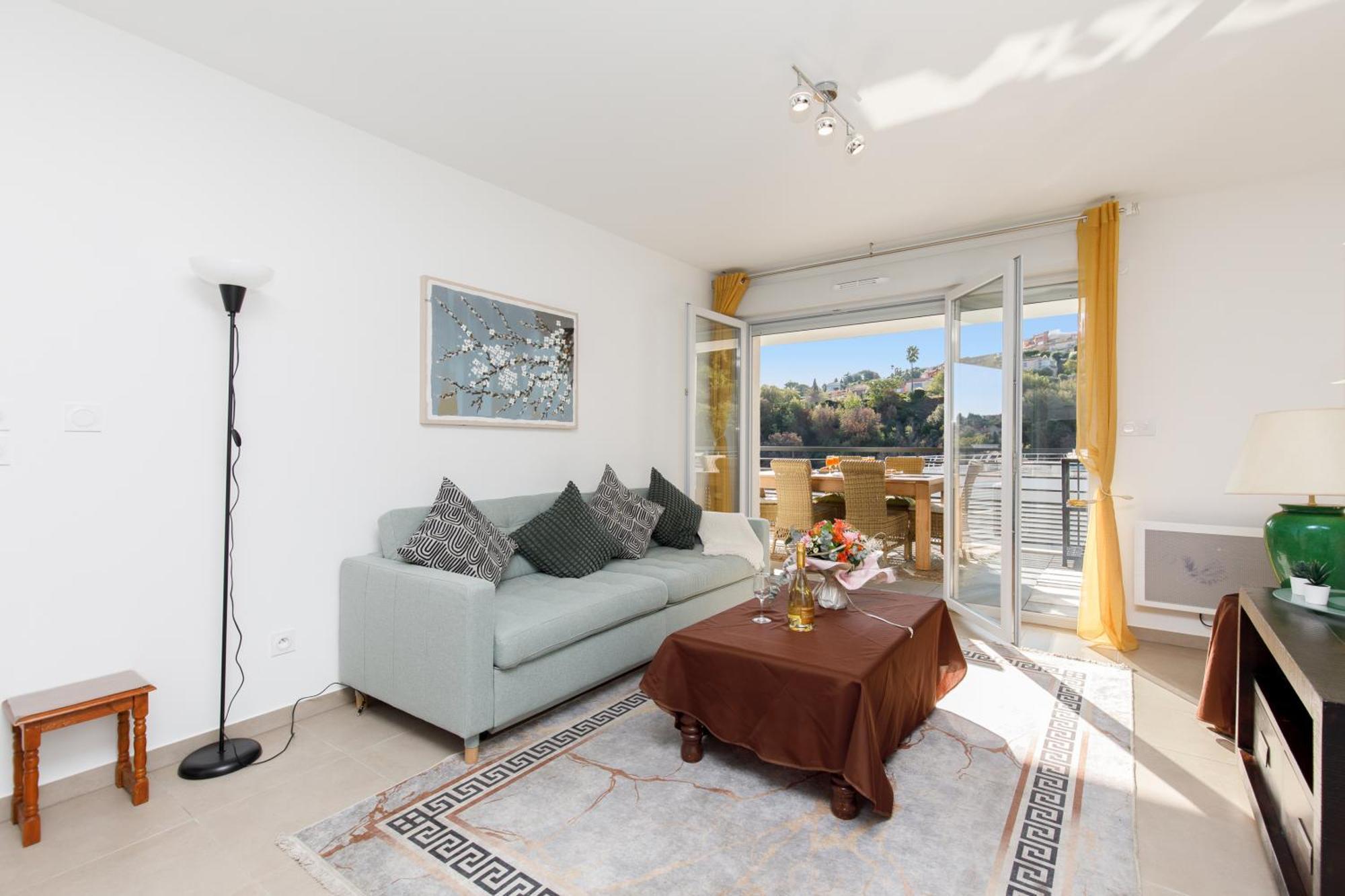 Lovely 2 Bedroom Condo With Pool Vallauris Dış mekan fotoğraf