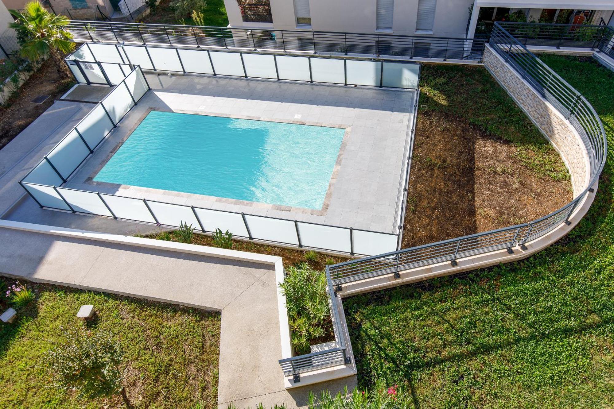 Lovely 2 Bedroom Condo With Pool Vallauris Dış mekan fotoğraf